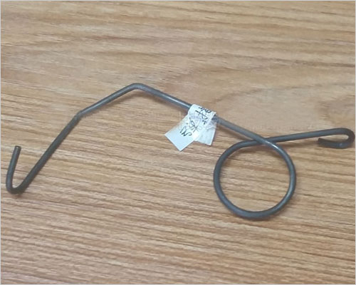 弹簧抗风搭扣适用于石板瓦的固定与安装,起到支撑和固定主瓦的作用.应用灵活,安装简便,固定效果优异.