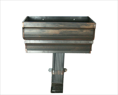 彩铝落水系统的固定吊件,不仅表面有防腐 氧化处理,而且还有加强筋设计.
